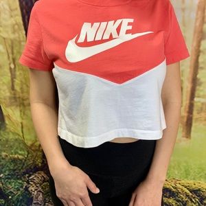 Nike Cropped Top